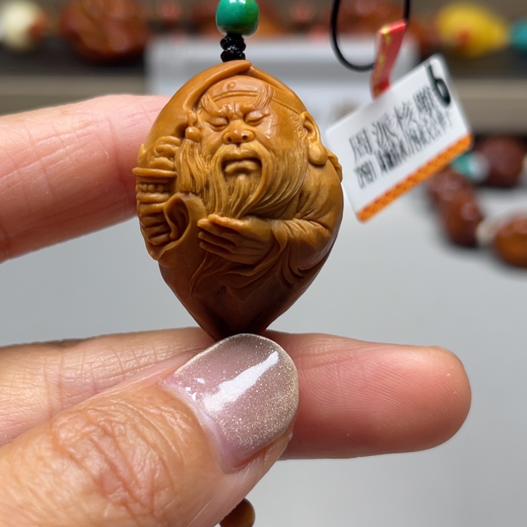 吊坠橄榄核白衣关公