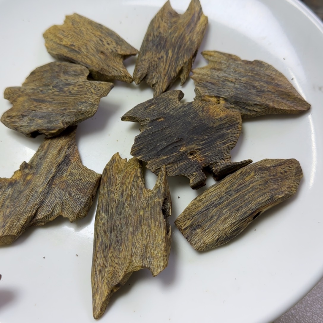 不***华沉香沉香碎屑红骨凹身70克