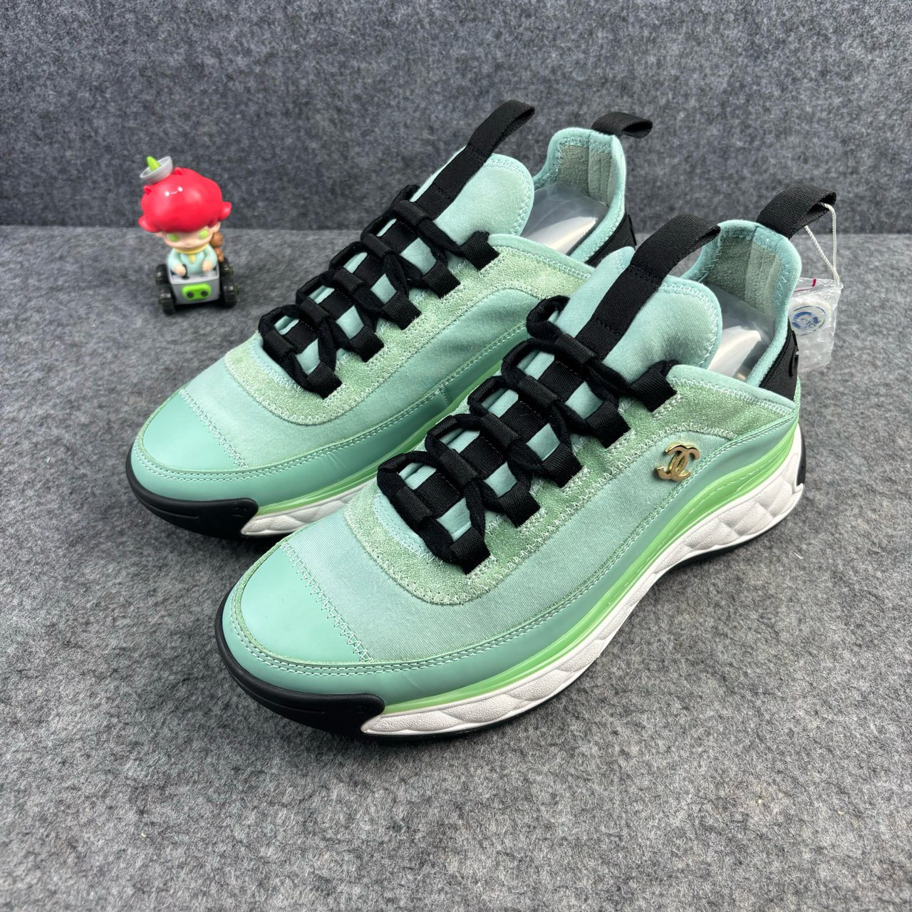95新 Chanel/香奈儿 浅绿色系带金扣运动鞋 36.5码 YLP1615