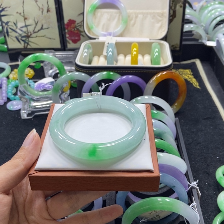 晴***。硅胶非金属56_57圈口手镯