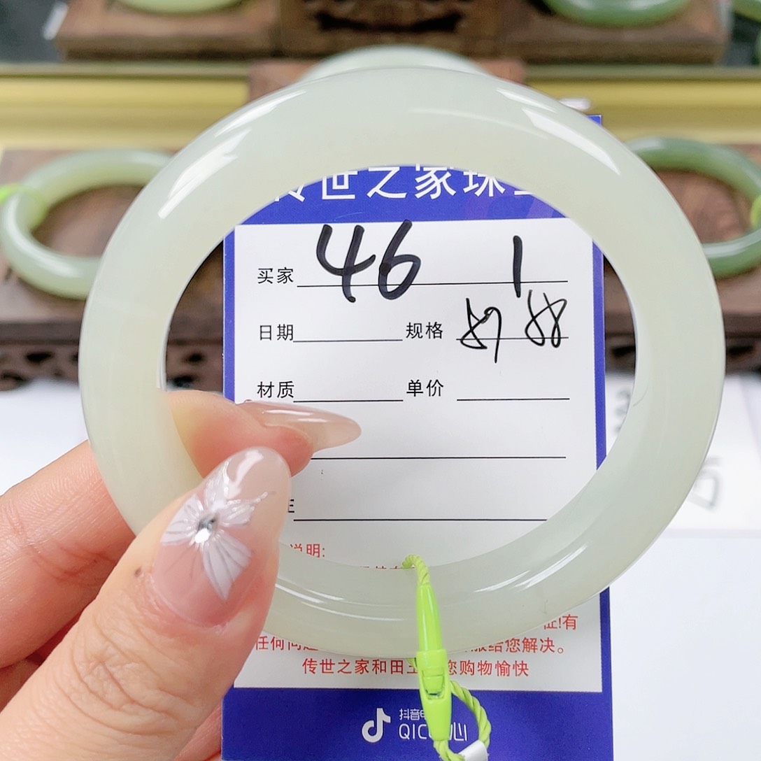 和田玉手镯未镶嵌