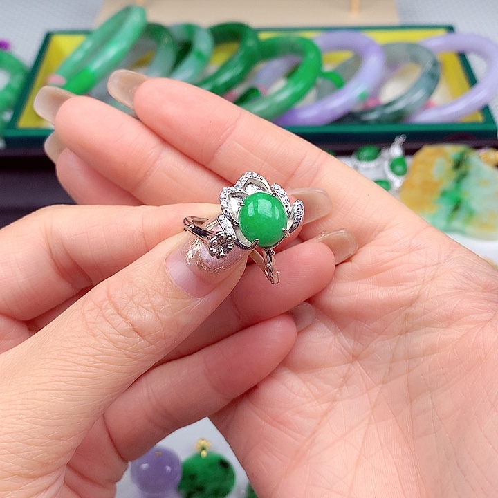 翡翠颈饰银S925镶嵌翡翠