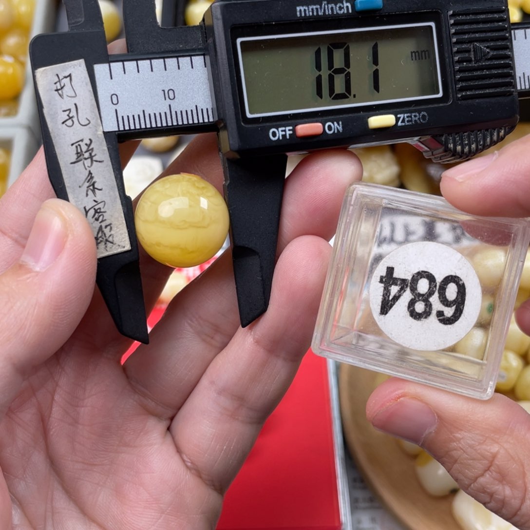 蜜蜡珠宝奇石未镶嵌