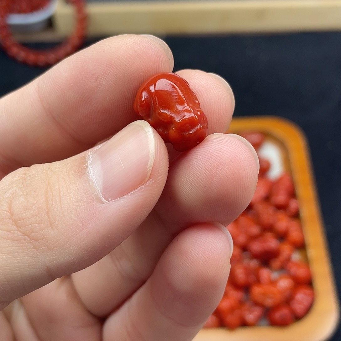 未镶嵌5号瓦西火焰红卡11*16貔貅一个南红玛瑙