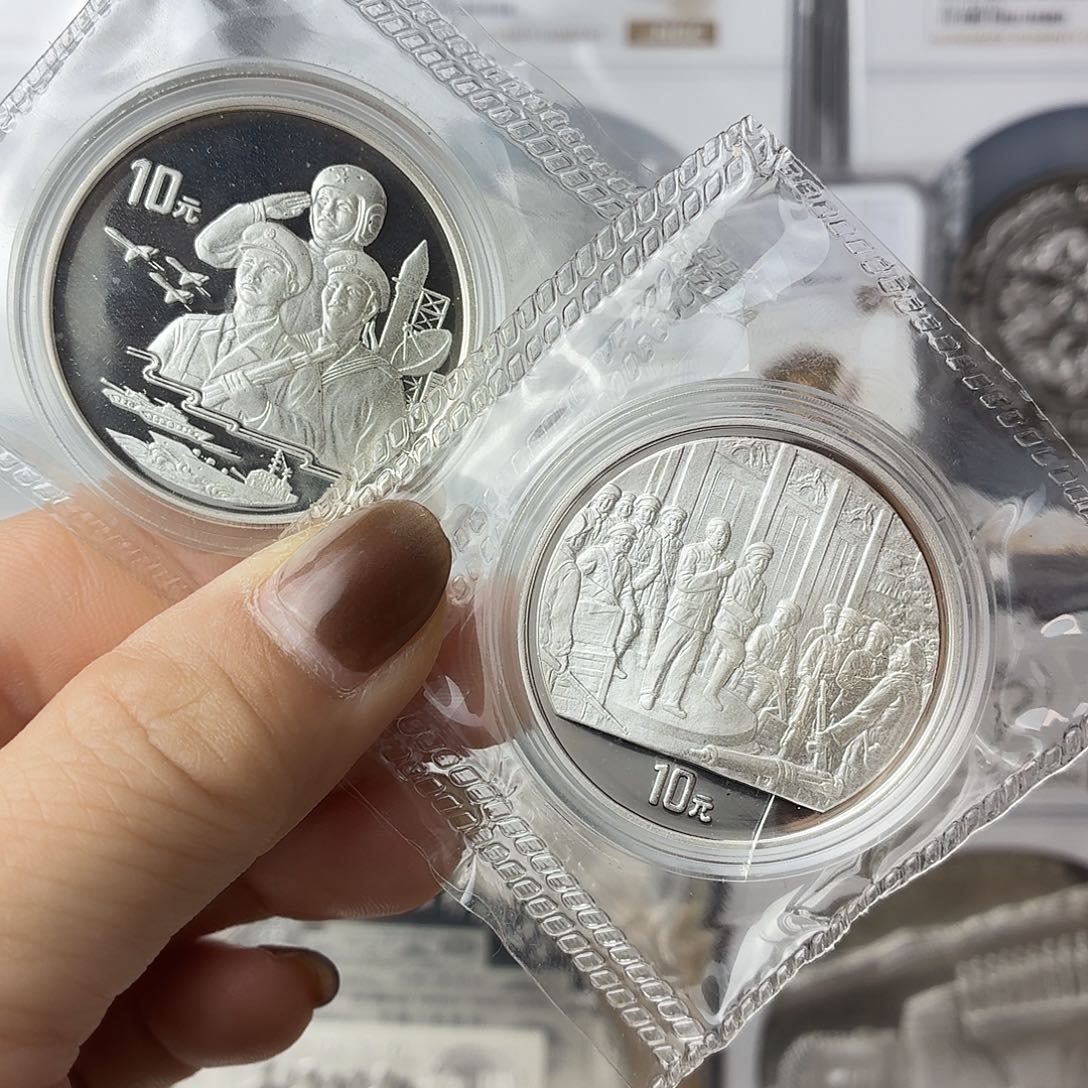 纯银1997年军70银币套带证配盒