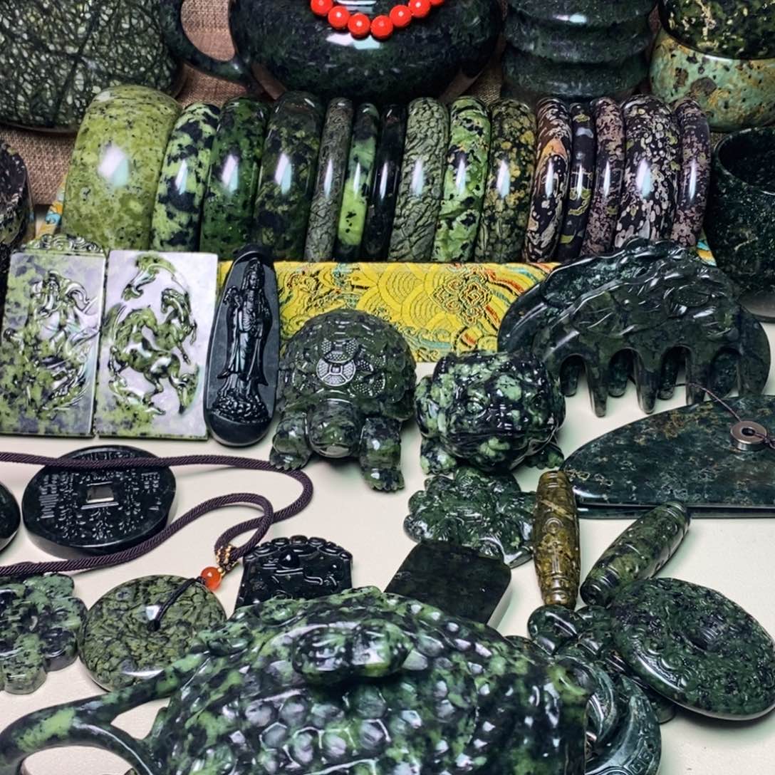 蛇纹石玉手链未镶嵌金**堂