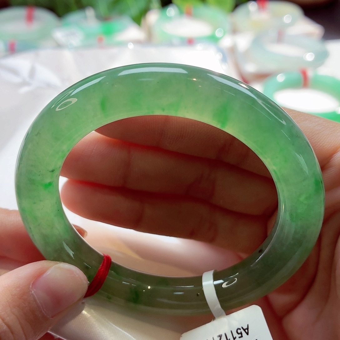 翡翠未镶嵌手镯（圆镯）橄榄绿点翠68-19