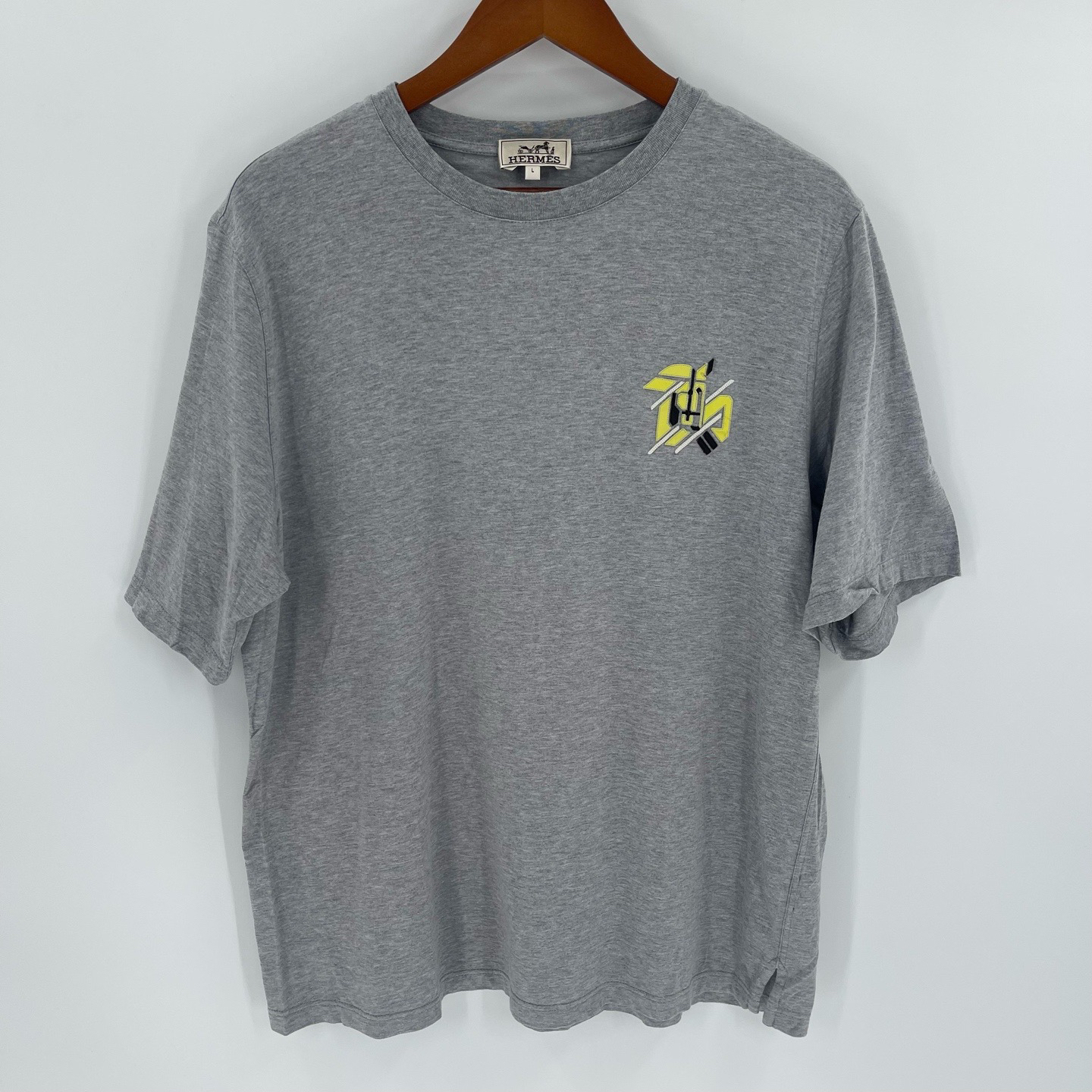 99新 Hermes/爱马仕 灰色几何logo胸标套图短袖/L码/Sw24871
