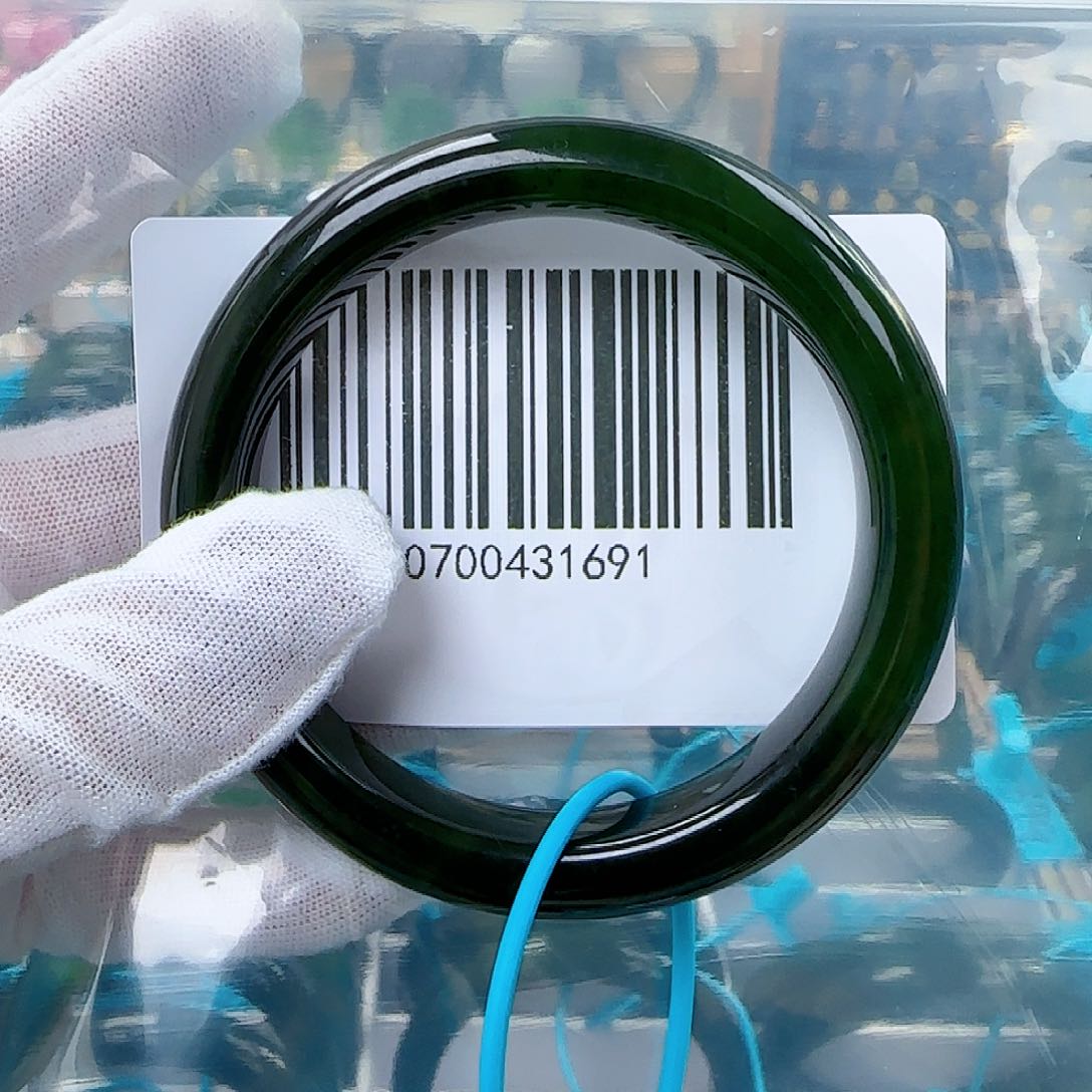 和田玉（碧玉）手镯未镶嵌包容5657