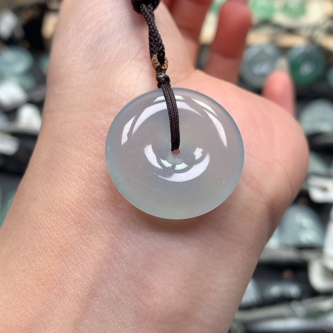 翡翠颈饰未镶嵌扣子