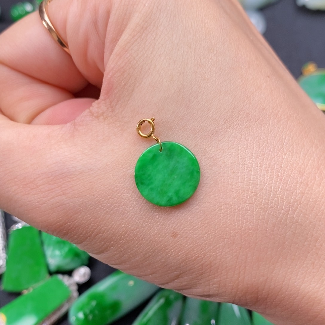 翡翠颈饰18K金镶嵌翡翠