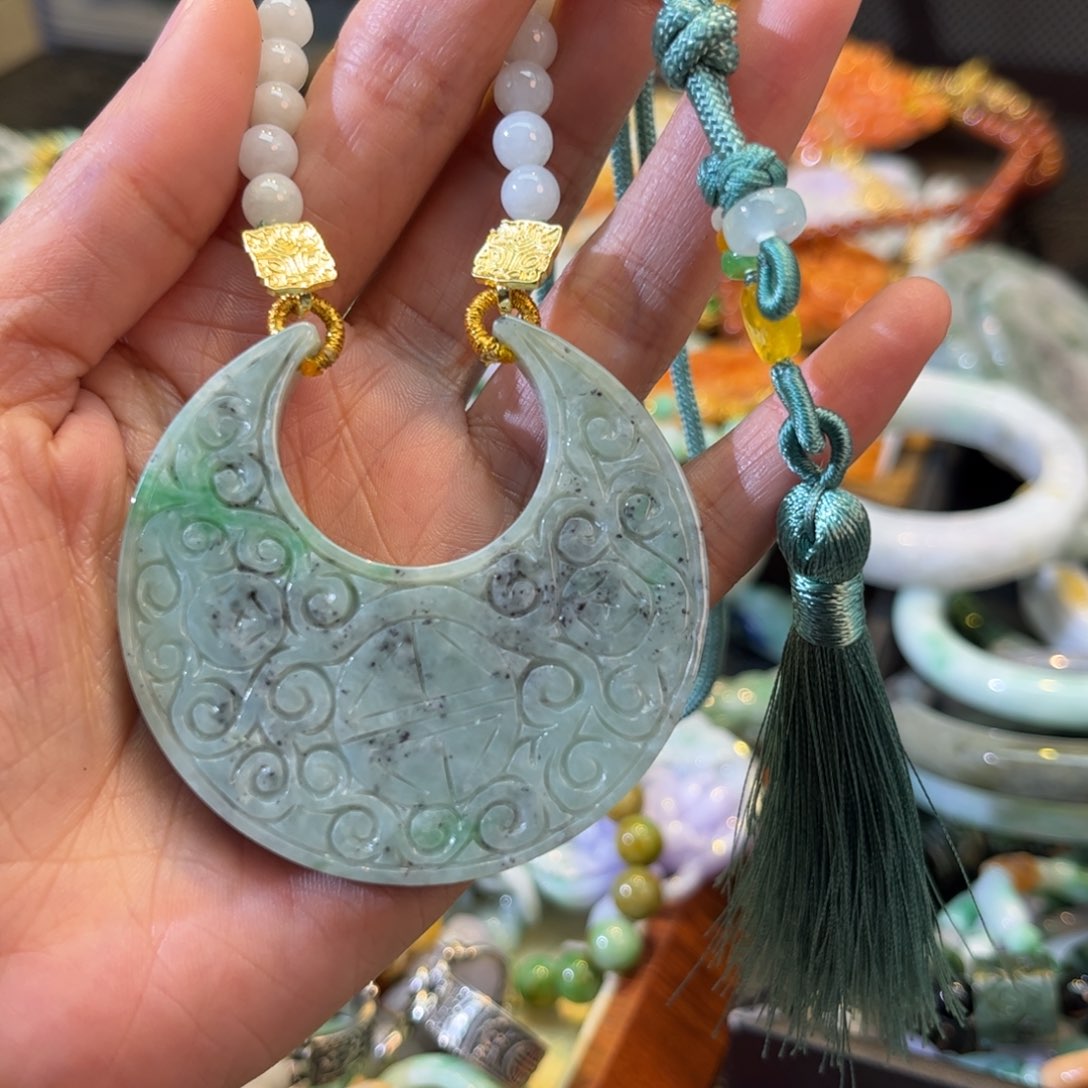 翡翠颈饰未镶嵌待编款