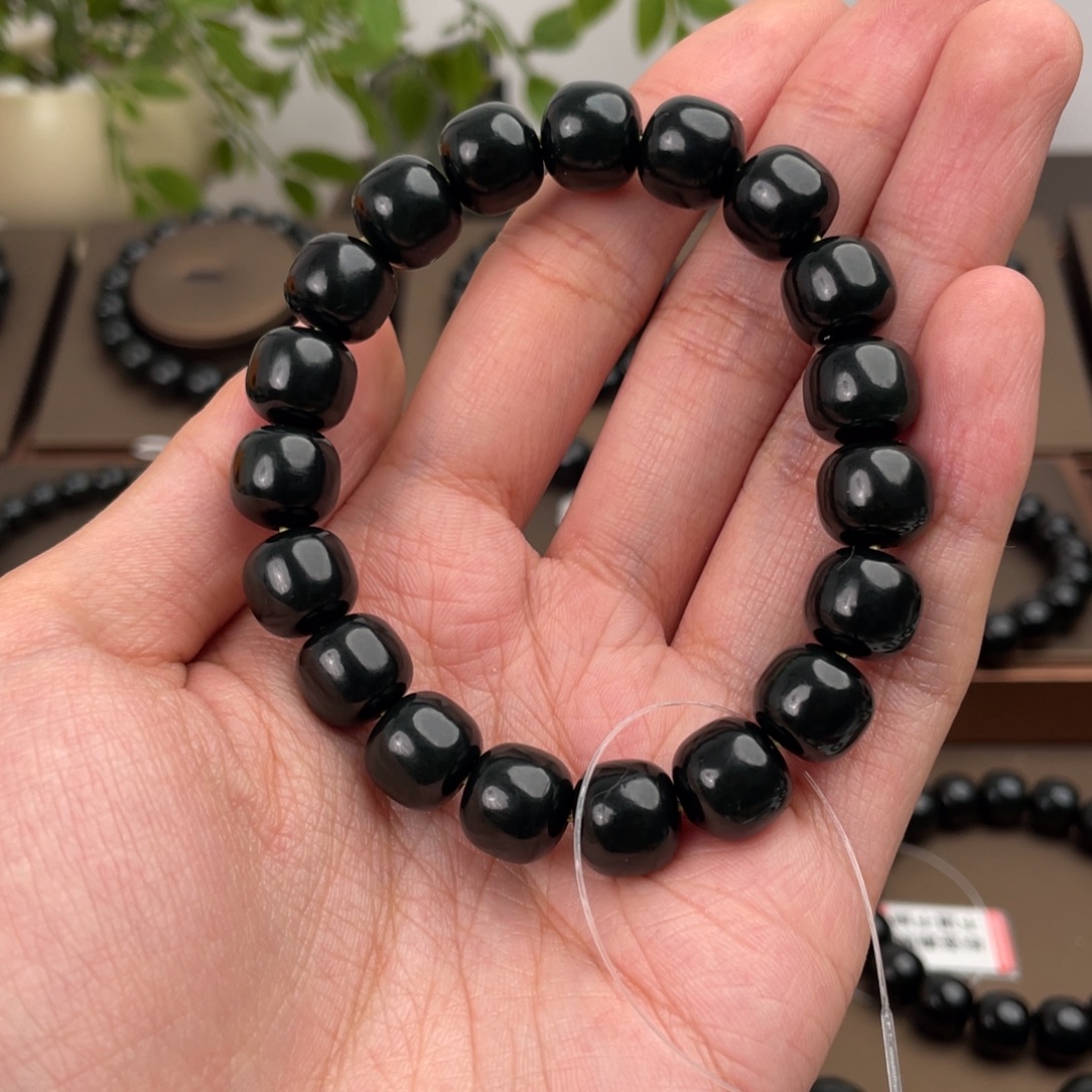 圣***瑜和田玉未镶嵌手链塔青卡11