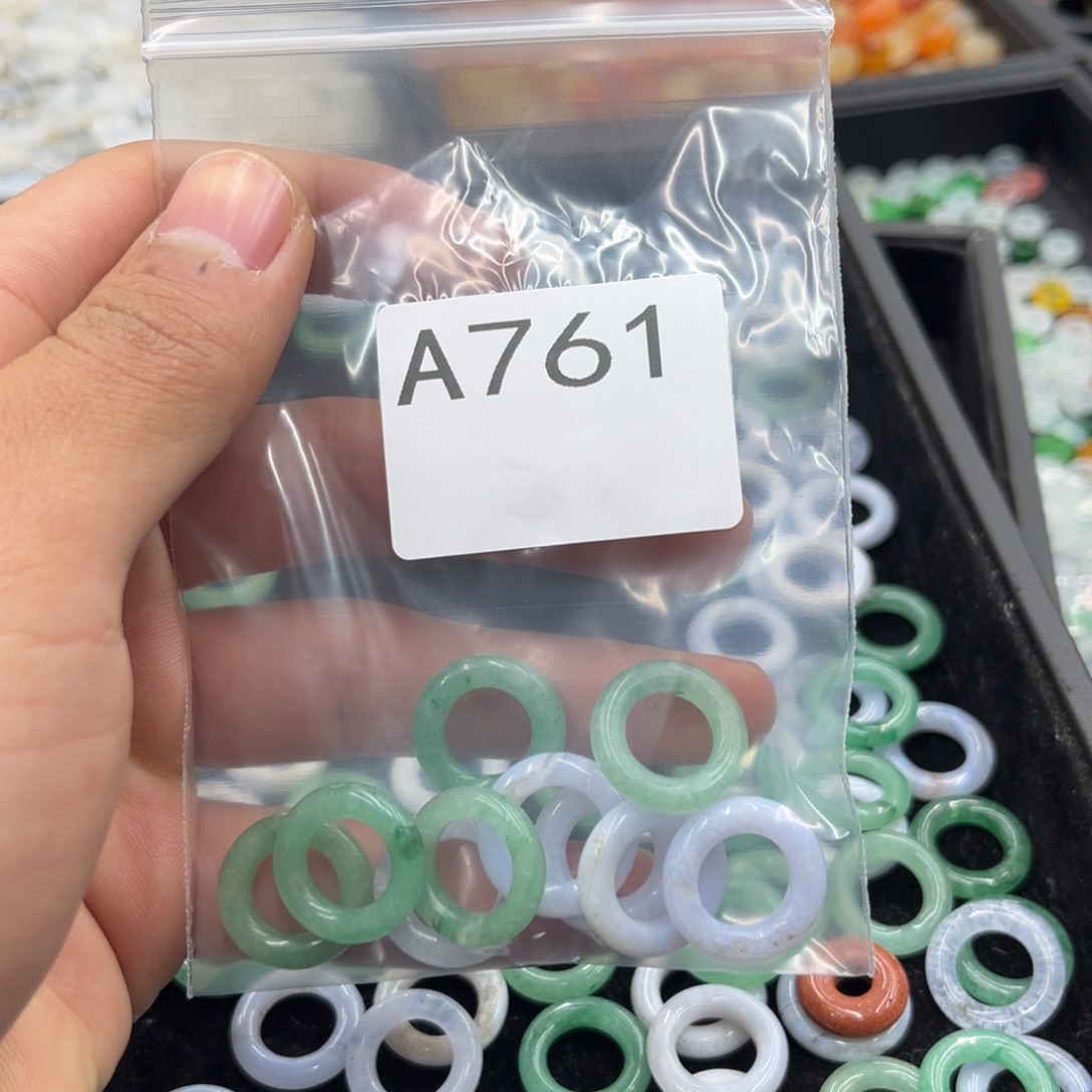 嫣***界玛瑙/玉髓合金颈饰