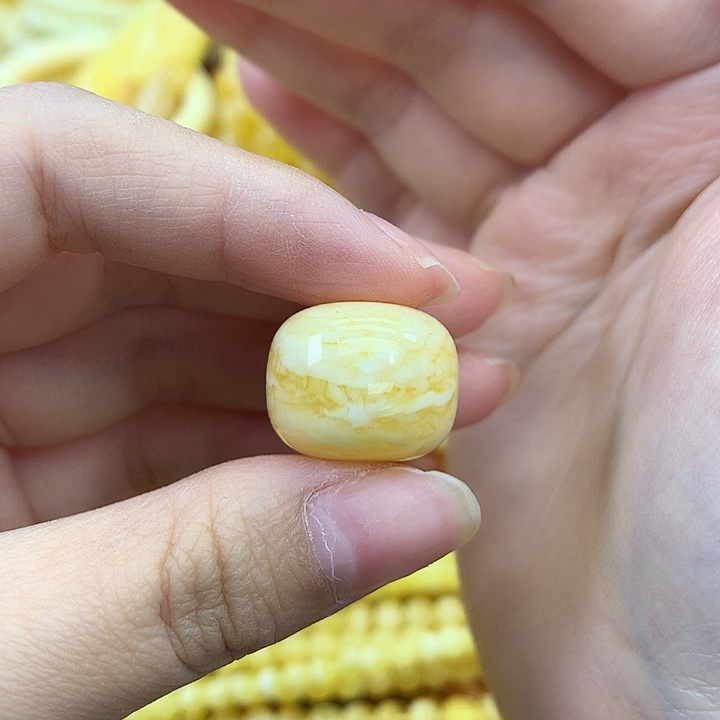 蜜蜡未镶嵌珠宝奇石