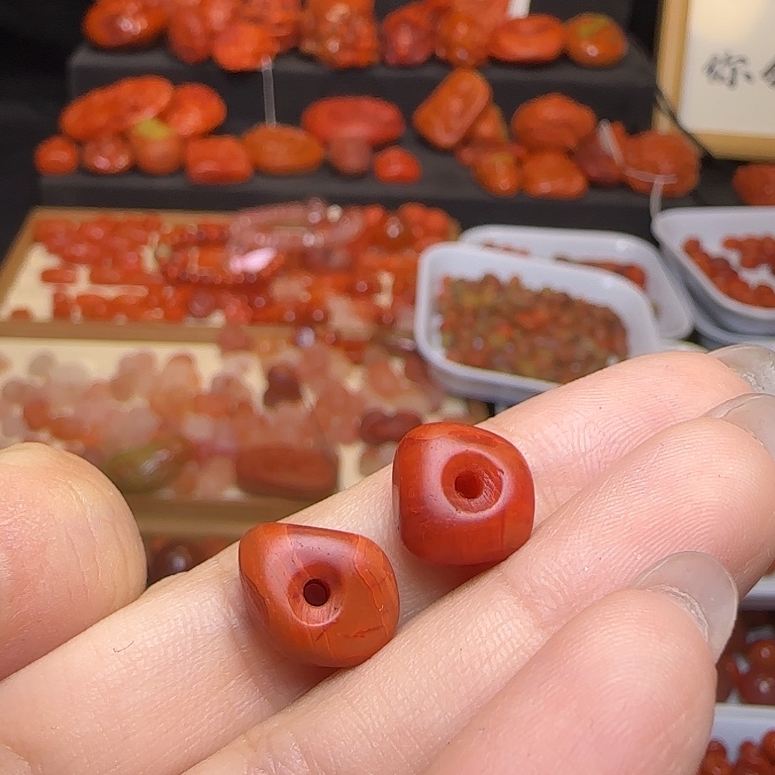 ****梨南红玛瑙未镶嵌颈饰