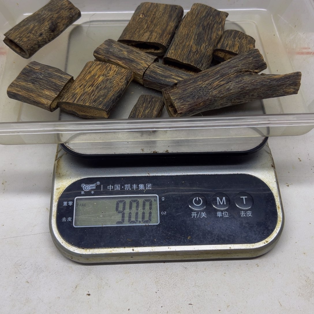 Z***R沉香沉香碎屑绿奇楠沉香块料90克