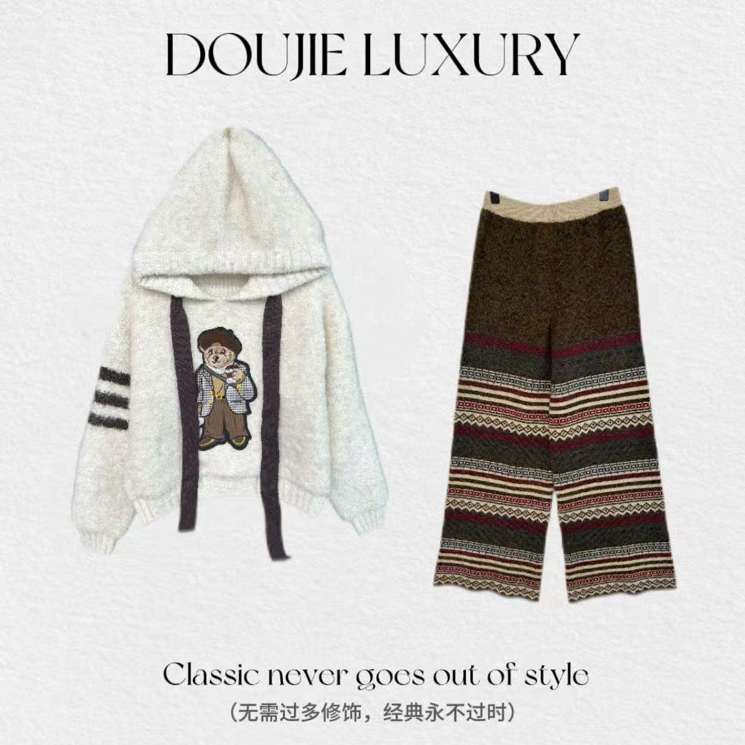 【兜兜】绵羊小熊 刺绣设计连帽套头毛衣+长裤两件套装 井99113A