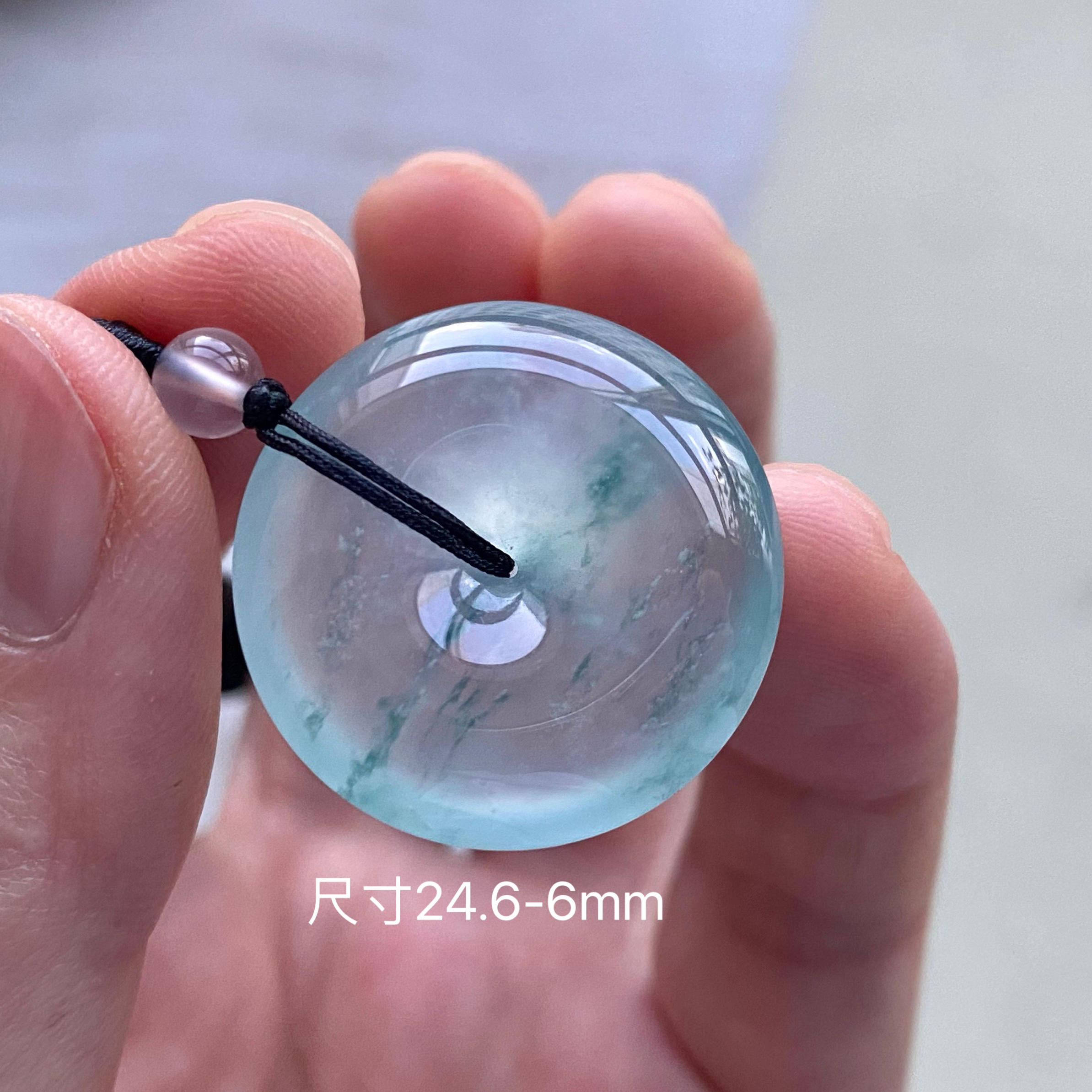翡翠颈饰高冰种水淡蓝晴飘花冰透感超好花色清爽翡翠平安扣吊坠