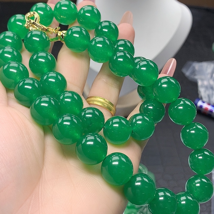 翡翠吊坠(赠链)未镶嵌