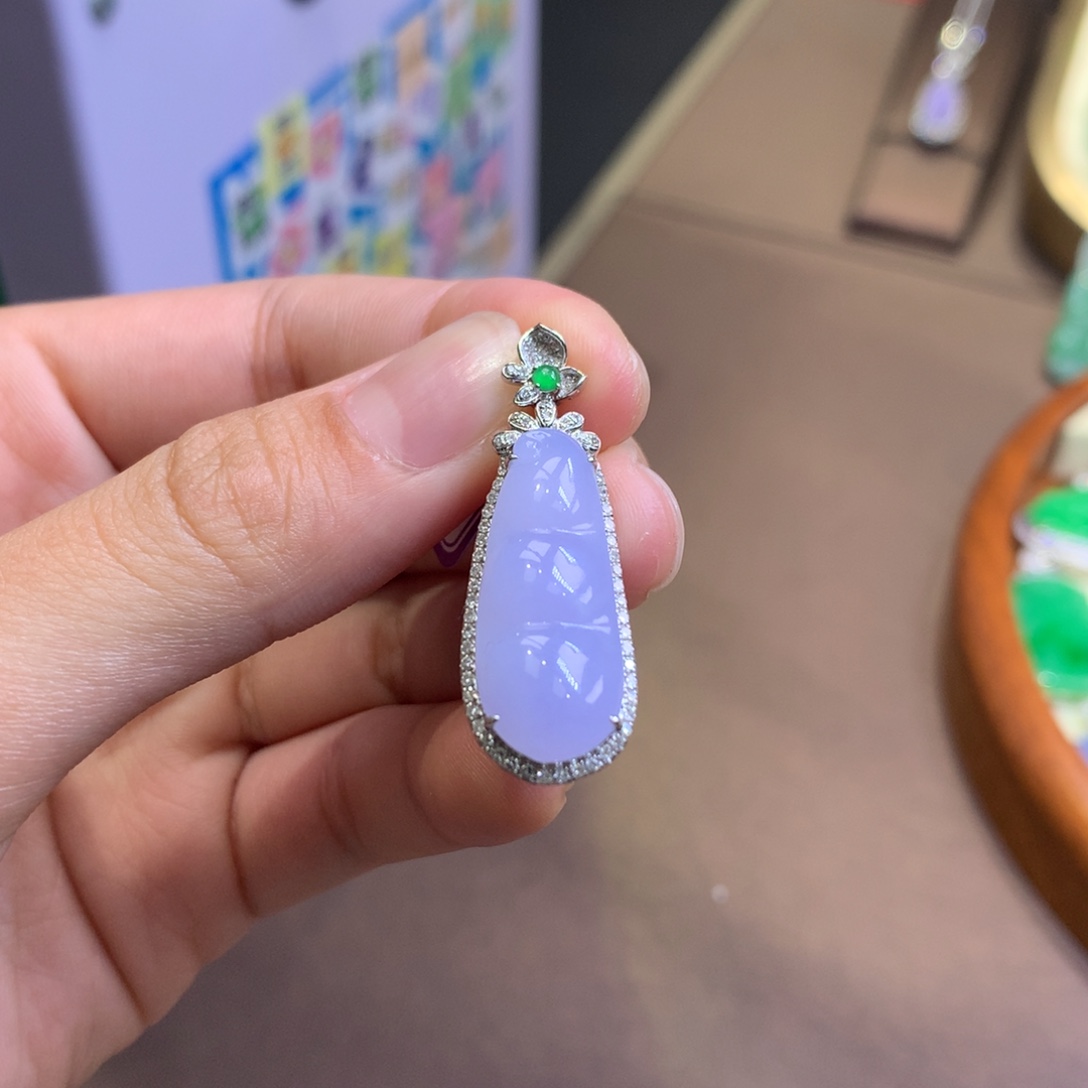 翡翠18K金镶嵌颈饰翡翠