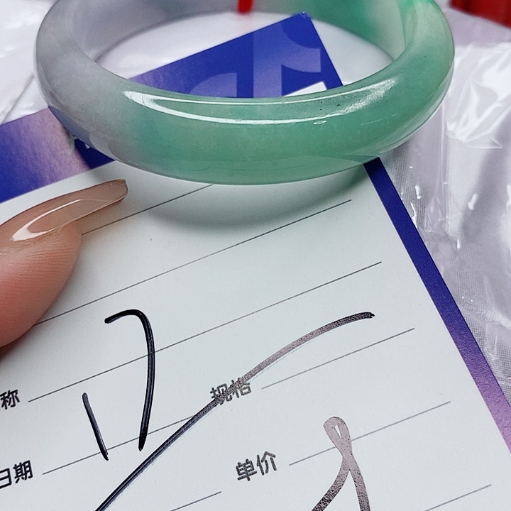 翡翠手镯（圆镯）未镶嵌九*