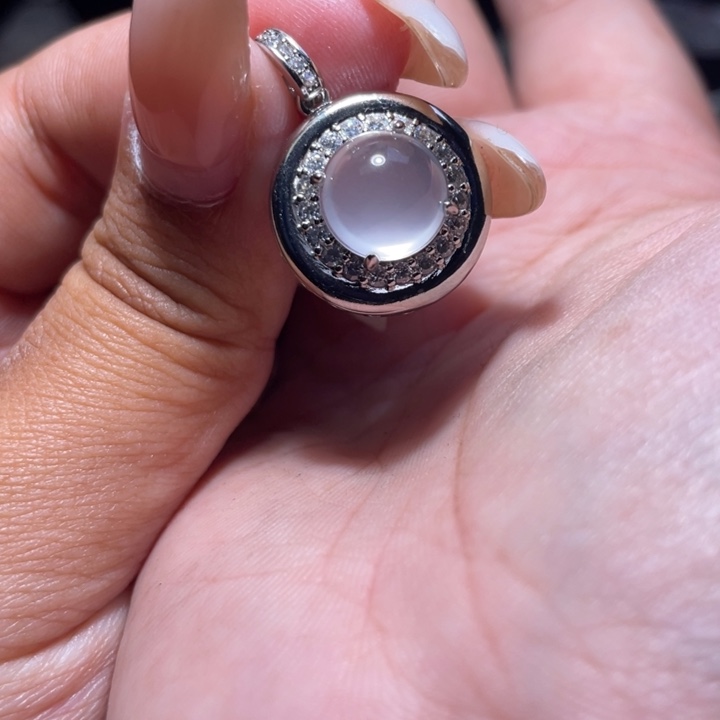 石英质玉未镶嵌颈饰