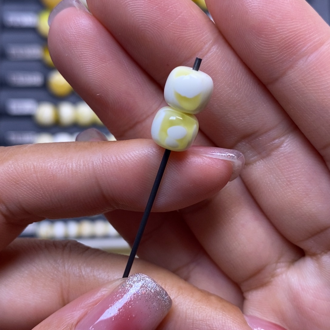 蜜蜡未镶嵌珠宝奇石瓷白溶洞妖花老型8.3*7.2mm（微瑕有花粉）