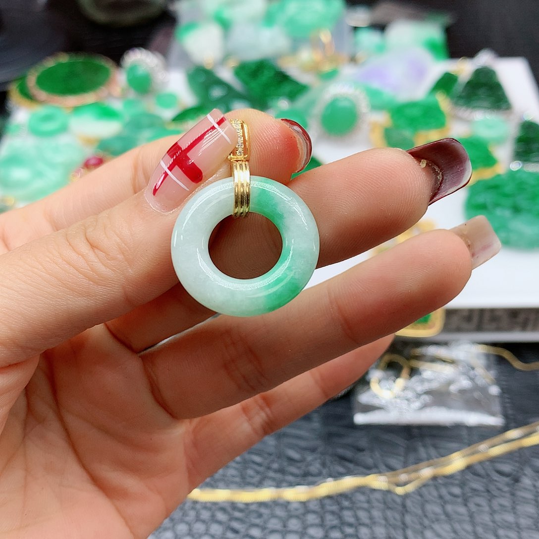 【闪购商品】翡翠吊坠(赠链)合金