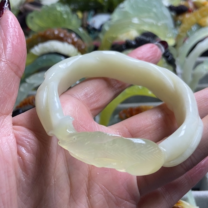 蛇纹石玉手镯未镶嵌