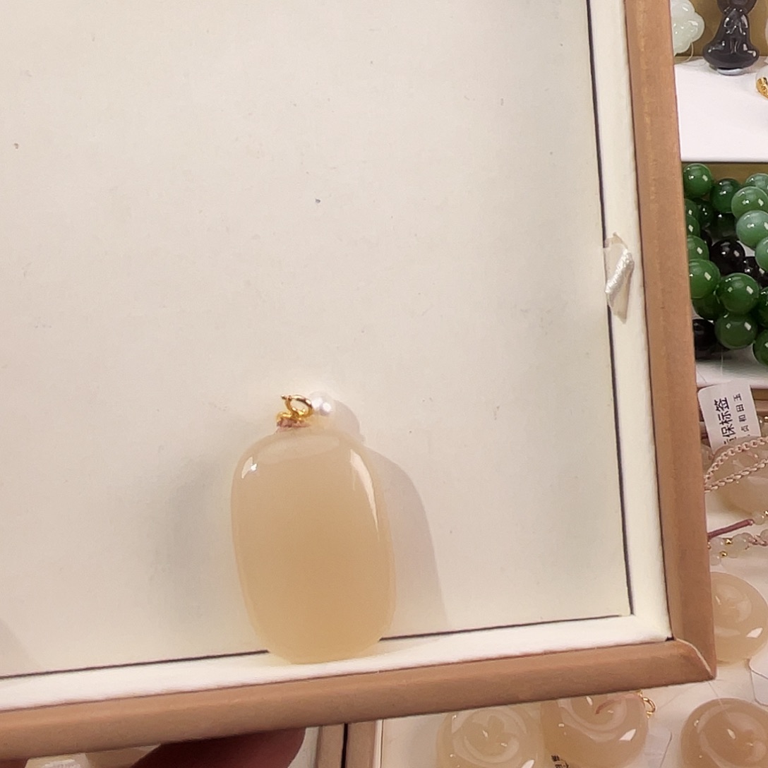 和田玉颈饰未镶嵌柔****衍