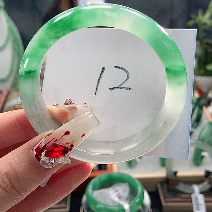 石英质玉手镯未镶嵌天然A货非洲翠手镯