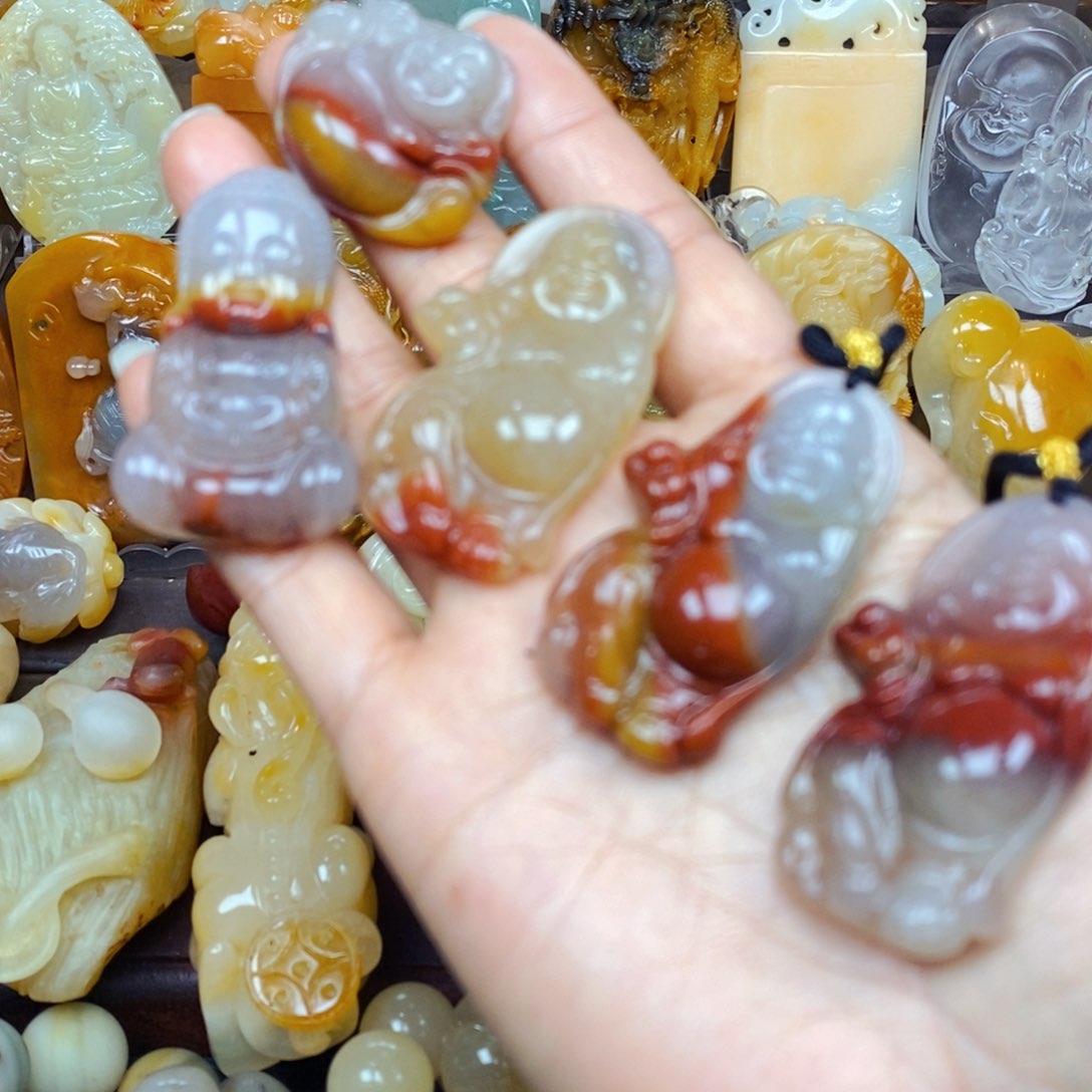 石英质玉（黄龙玉）未镶嵌颈饰