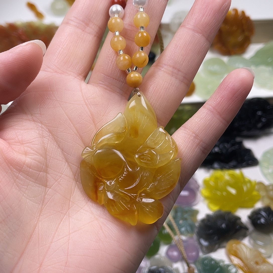 蛇纹石玉未镶嵌颈饰