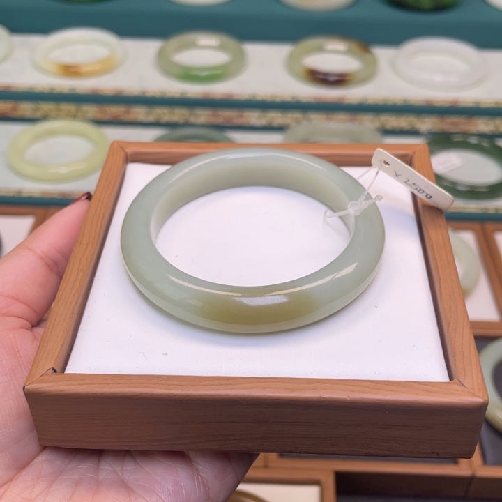 和田玉手镯未镶嵌53