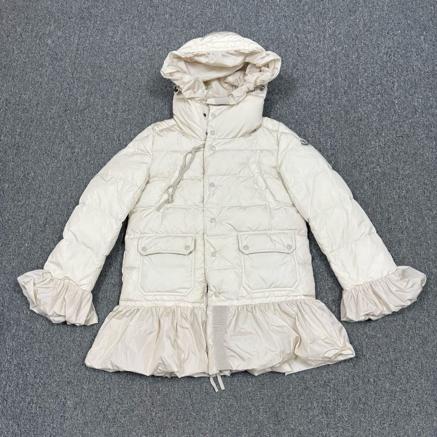 95新 MONCLER 15926219 nz 白色袖标下摆荷叶边羽绒服外套 0码