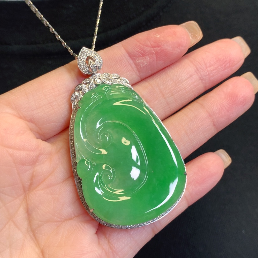 【闪购商品】翡翠18K金镶嵌吊坠(赠链)如意