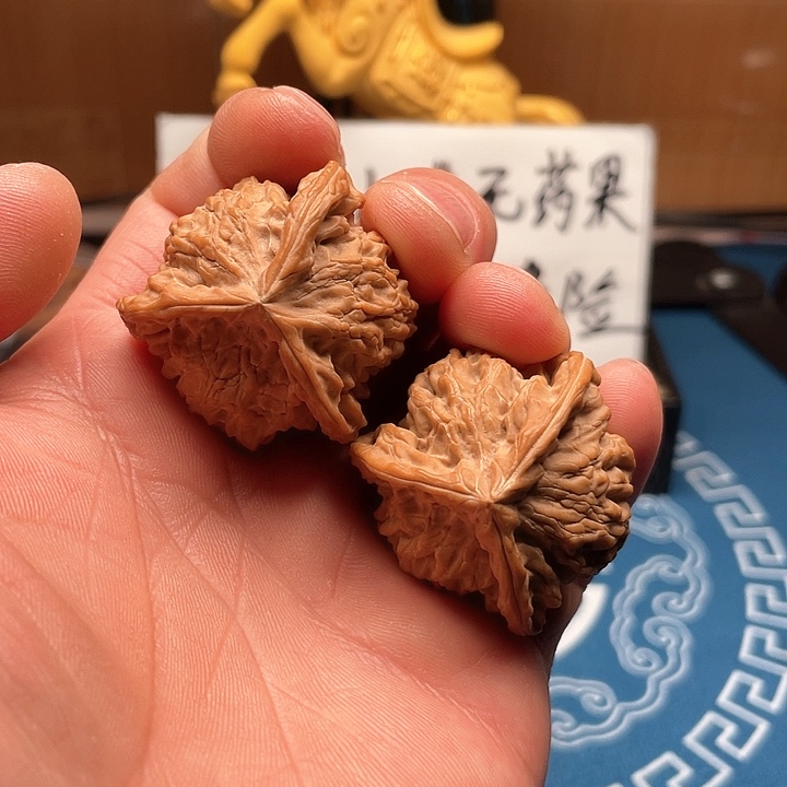 文玩核桃吊坠盘山三棱