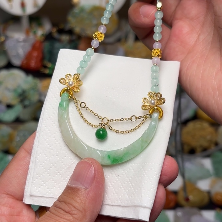 翡翠颈饰未镶嵌吊坠