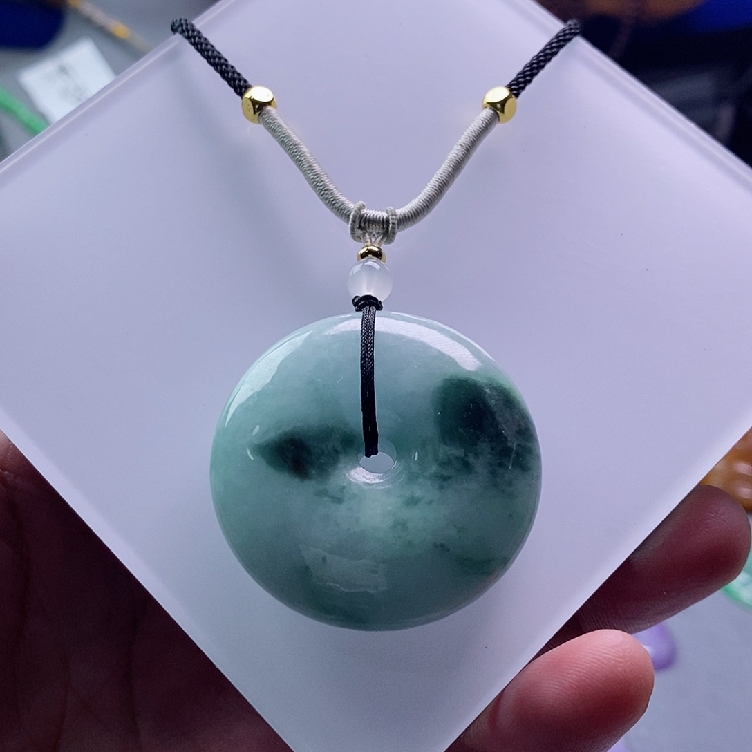 翡翠未镶嵌吊坠(赠链)