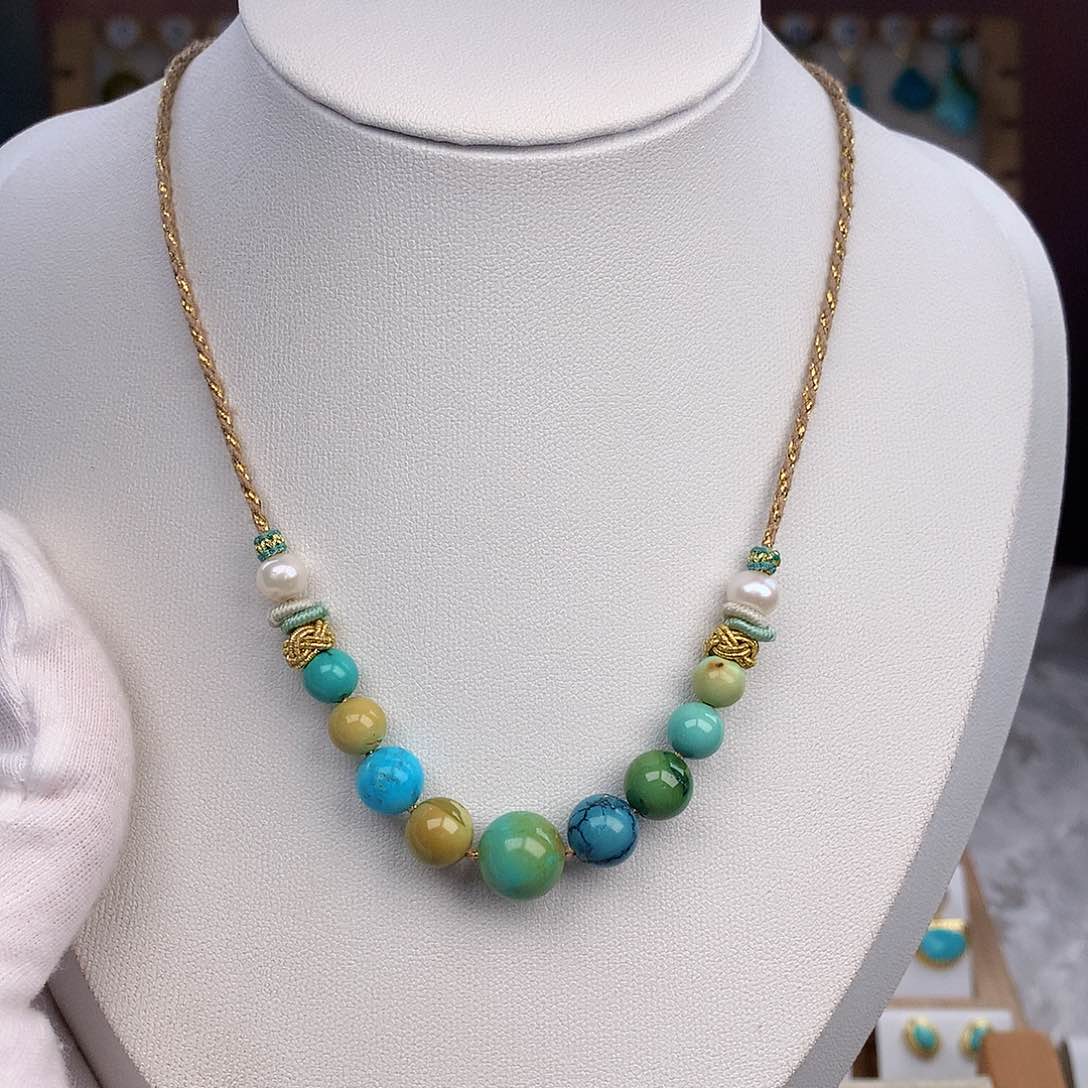 绿松石颈饰未镶嵌