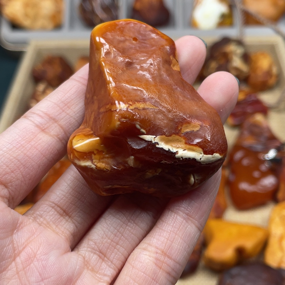 未镶嵌琥珀珠宝奇石