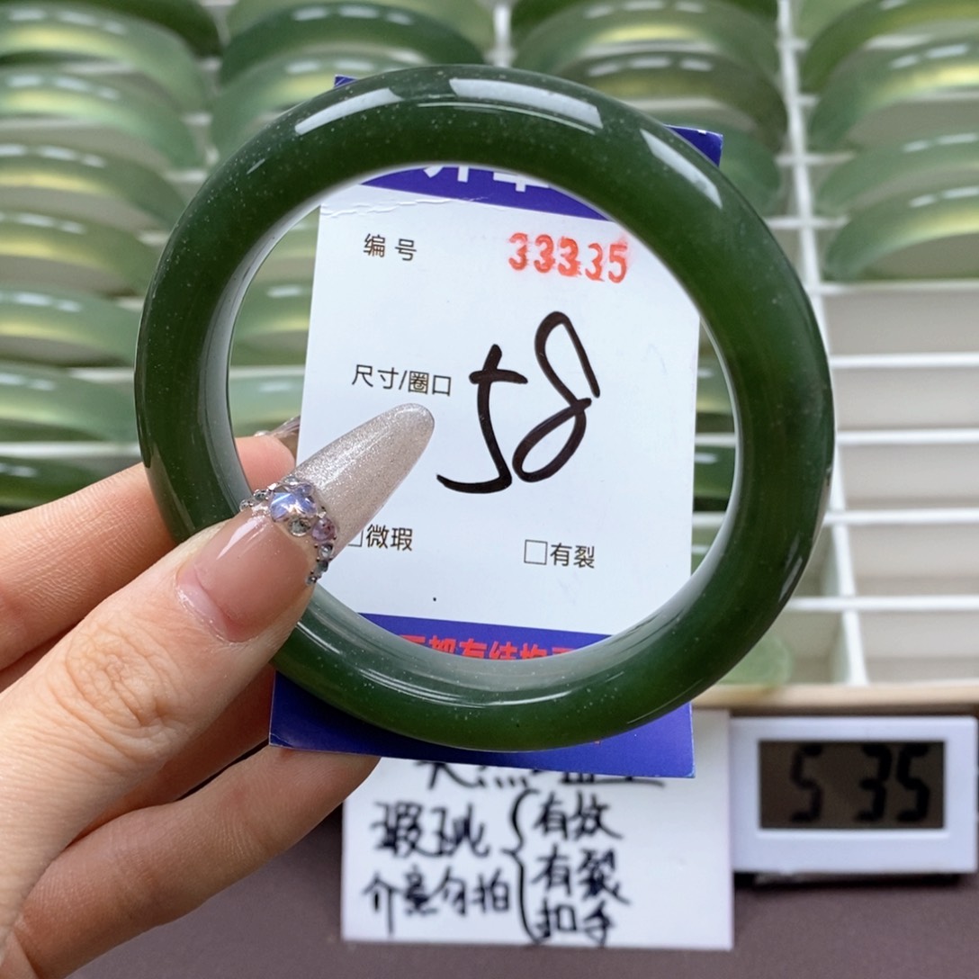 蛇纹石玉手镯未镶嵌