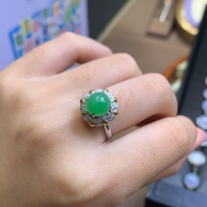 翡翠18K金镶嵌颈饰翡翠