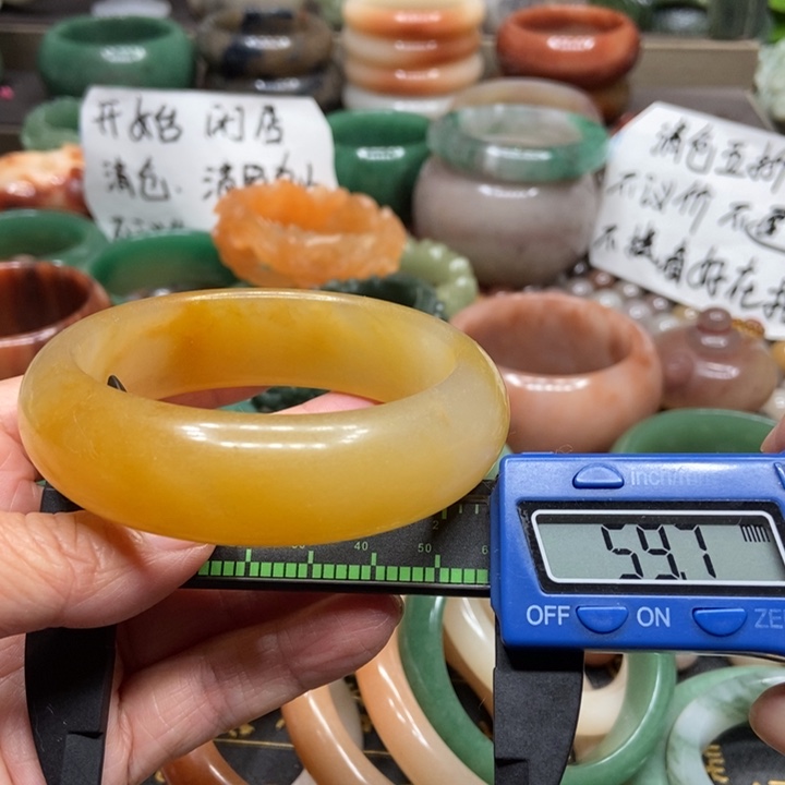 石英质玉手镯未镶嵌