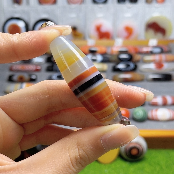 玛瑙/玉髓颈饰未镶嵌文**哥