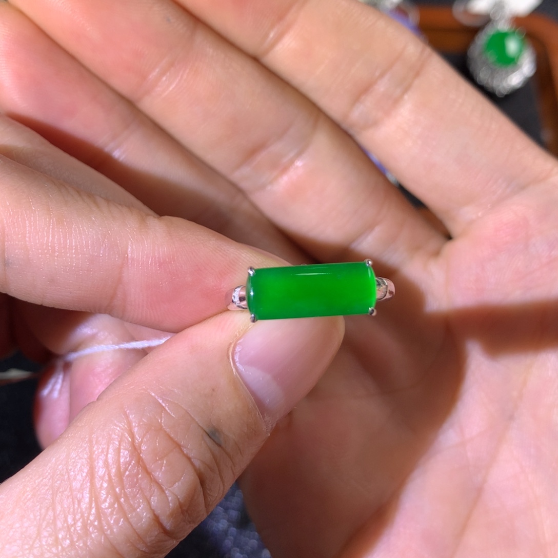 翡翠18K金镶嵌戒指翡翠