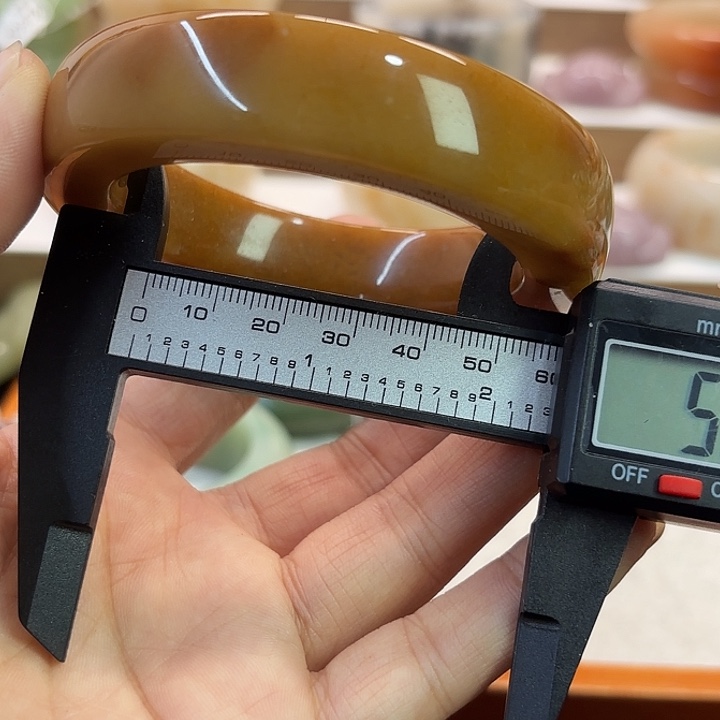 石英岩玉未镶嵌手镯