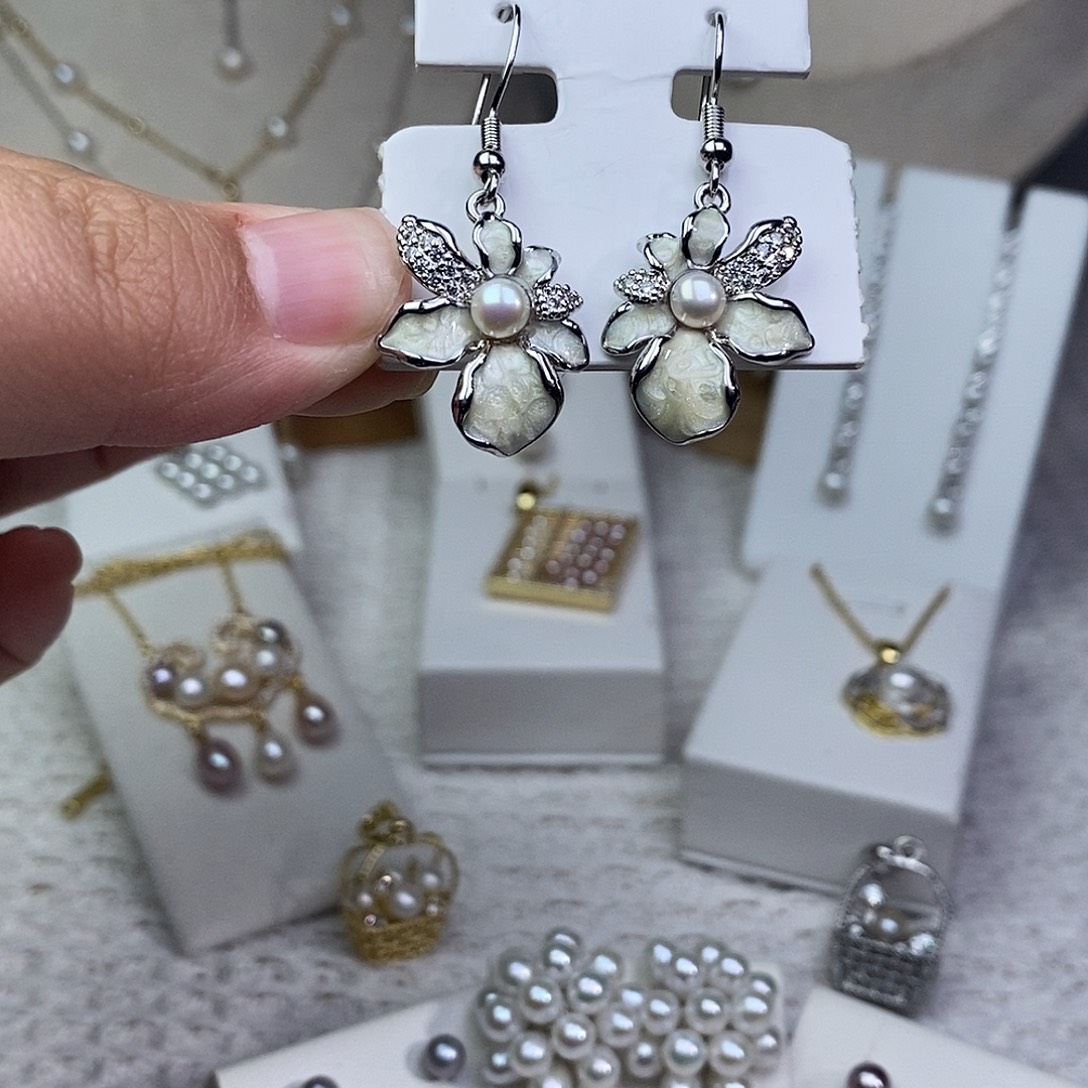 银S925镶嵌耳饰淡水珍珠