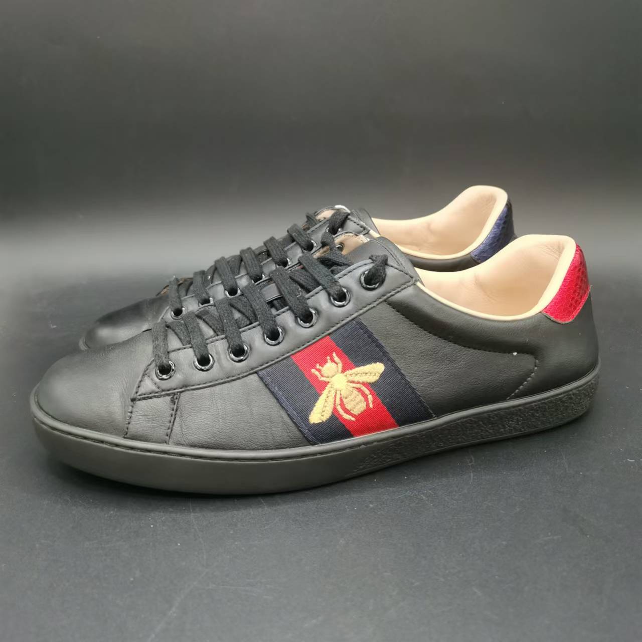 95新 GUCCI/古驰 黑色百搭金蜜蜂刺绣板鞋 41码 wy010